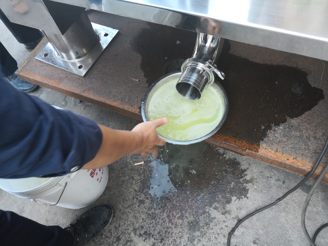 Kontinuierliche industrielle Korbzentrifuge mit Laborentladung in Shenzhou